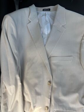 SUITSHOP MEN’S CREAM/TAN COLOR SUIT